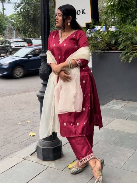 VredeVogel Women Kurta Pant Dupatta Set
