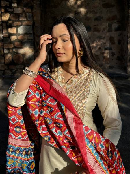 VredeVogel Women Kurta Pant Dupatta Set