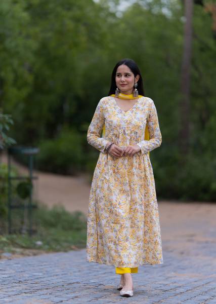 JAIPUR FASHION Women Kurta Pant Dupatta Set