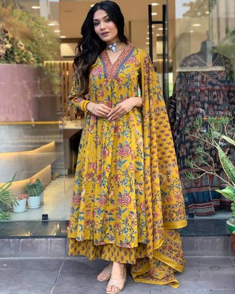 Baba Kurti Women Kurta Pant Dupatta Set