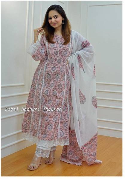 RAJWANIYA Women Kurta Pant Dupatta Set