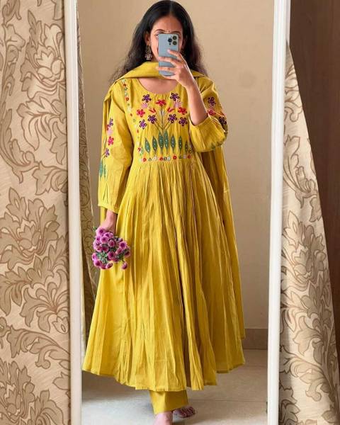 aradhaya Women Kurti Pant Dupatta Set