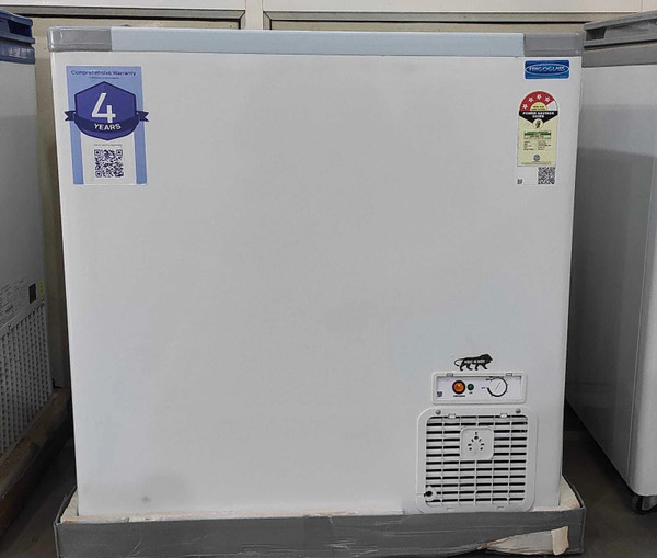 FRIGOGLASS 225 L Double Door Standard Deep Freezer