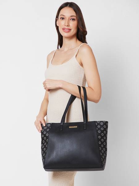 Caprese black best sale solid handheld bag