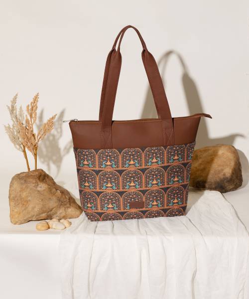 ZOUK Women Multicolor Tote