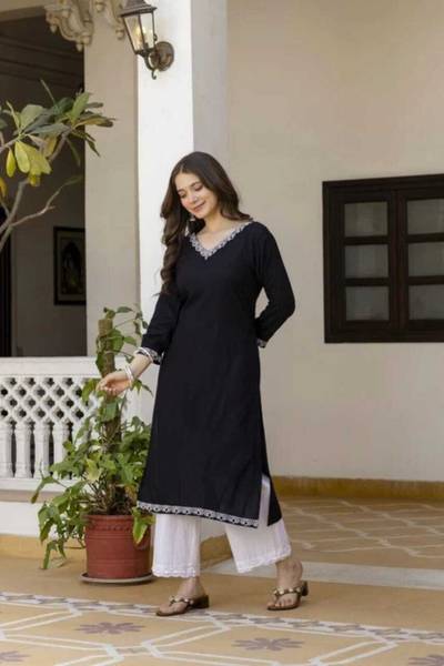 anuska Women Solid A-line Kurta