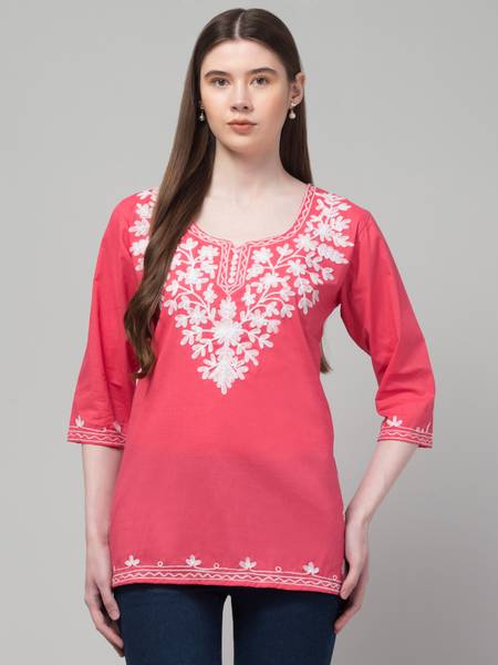 CROWNKING Women Embroidered Straight Kurta