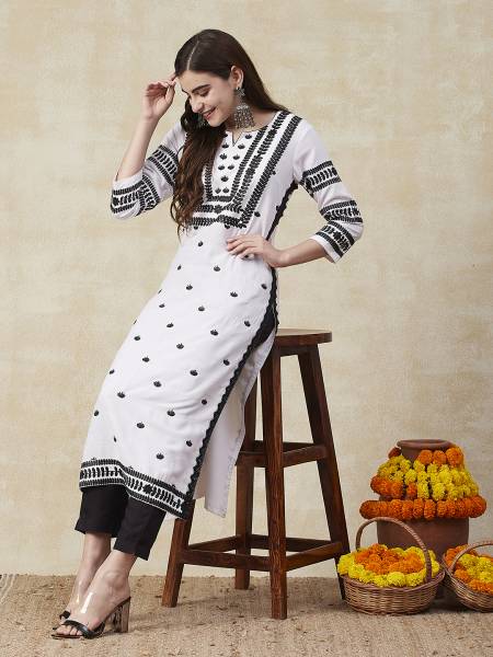 Gosriki Women Embroidered Straight Kurta