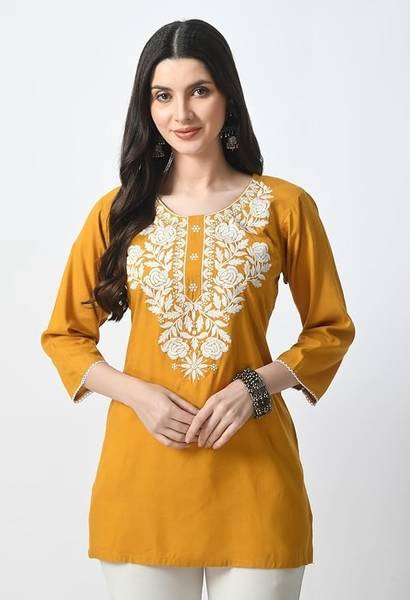 CROWNKING Women Embroidered Straight Kurta