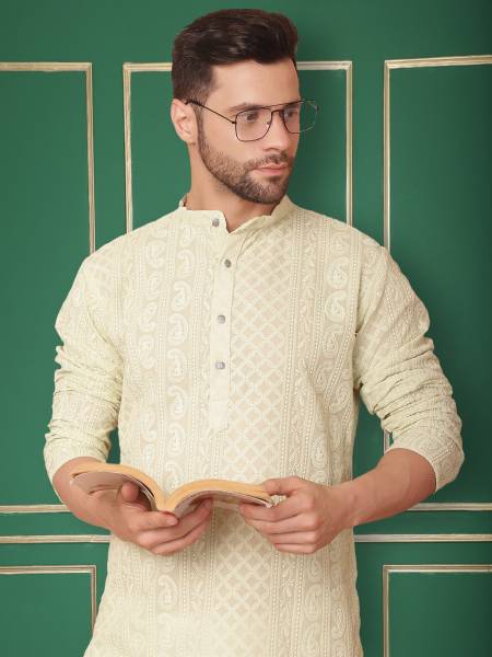 Jompers Men Embroidered Straight Kurta