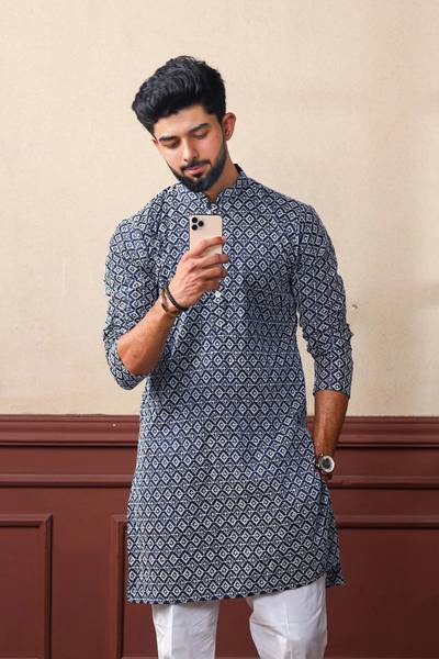 Koshin Men Embroidered Straight Kurta