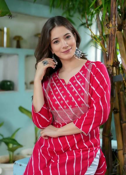 Wawlooks Women Floral Print Straight Kurta