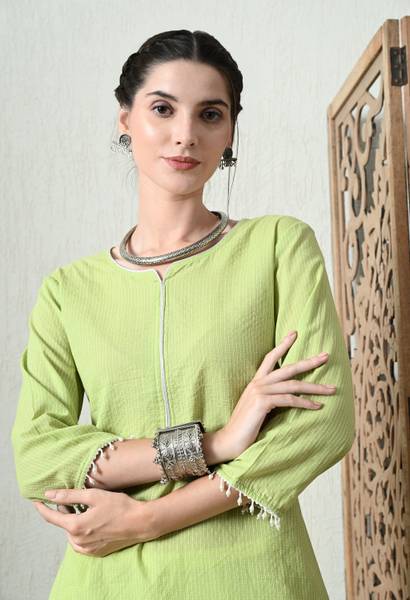 vidhani Women Self Design Straight Kurta