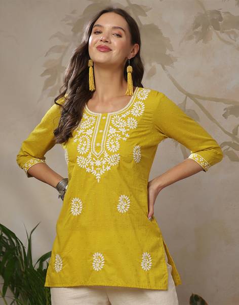 Uparna Women Embroidered Straight Kurta