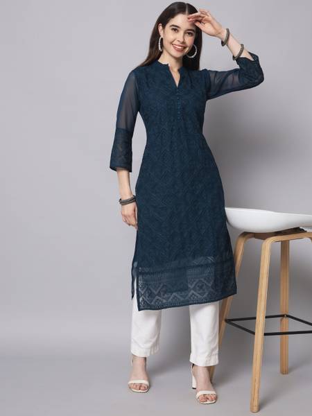 vairagee Women Embroidered Straight Kurta