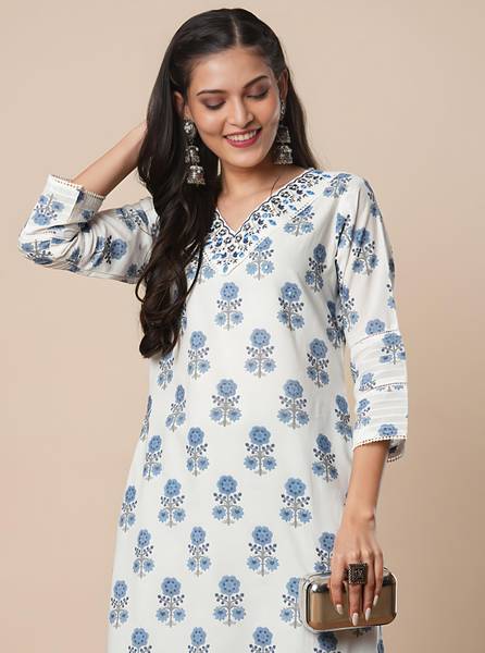 PRISCA Women Floral Print Straight Kurta