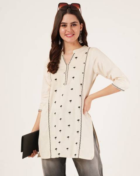 Royal Export Women Embroidered Straight Kurta