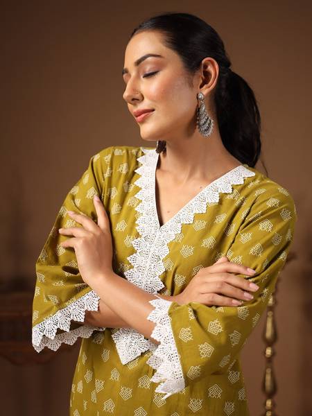 BKApparels Women Printed Straight Kurta