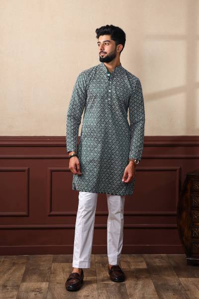 Koshin Men Embroidered Straight Kurta