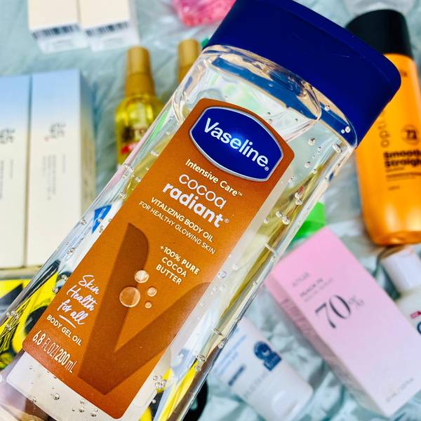 Vaseline Intensive Care Cocoa Radiant Body Gel Oil.