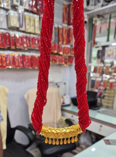 Anami NEPALI TRADITIONAL TILHARI RED HYDRA C POTE MALA Gold-plated Plated Crystal Layered