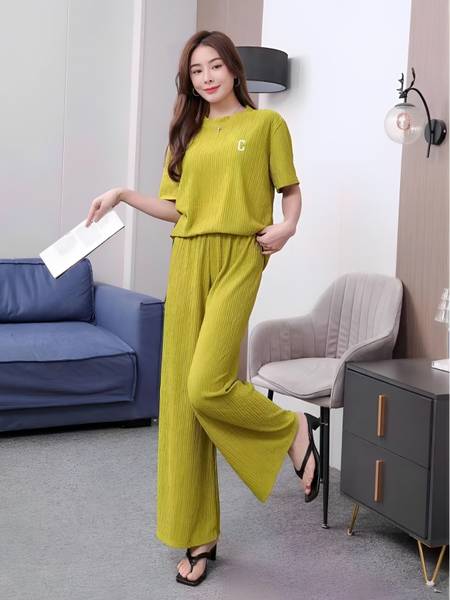Lugo Women Solid Green Night Suit Set