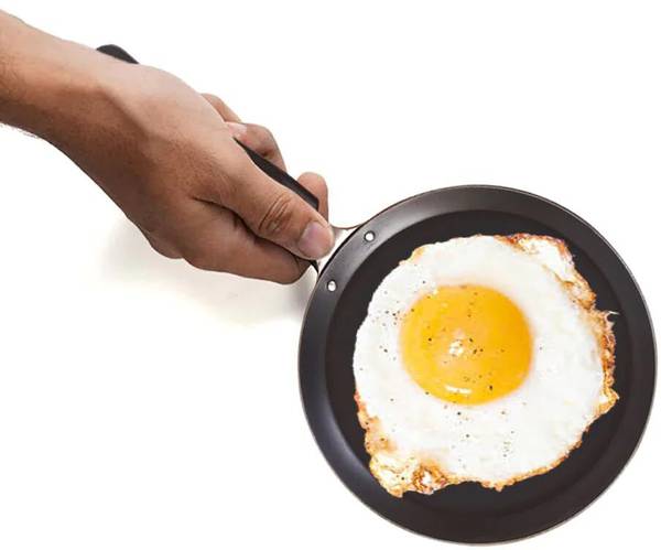 The Indus Valley Iron Omelette pan with Bakelite handle - 8 inch Tawa 19 cm diameter