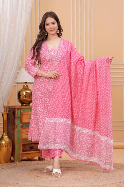 NISHA FASHION Floral Print Kurta, Trouser/Pant & Dupatta Set