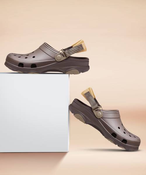 CROCS Classic Men Brown Clogs