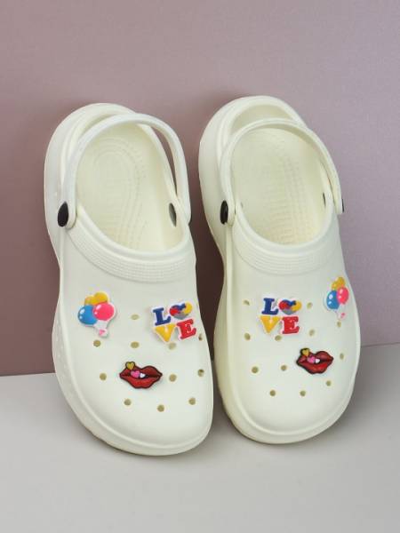 Roadster Women Clogs