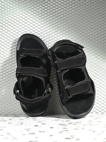 Roadster sales black sandals