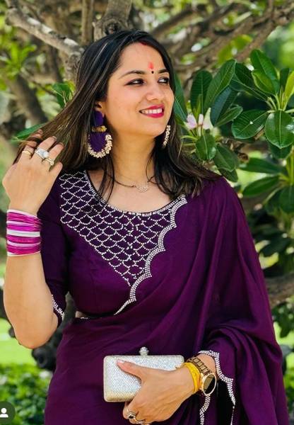 DEVCLOTHINA Self Design Bollywood Chiffon Saree