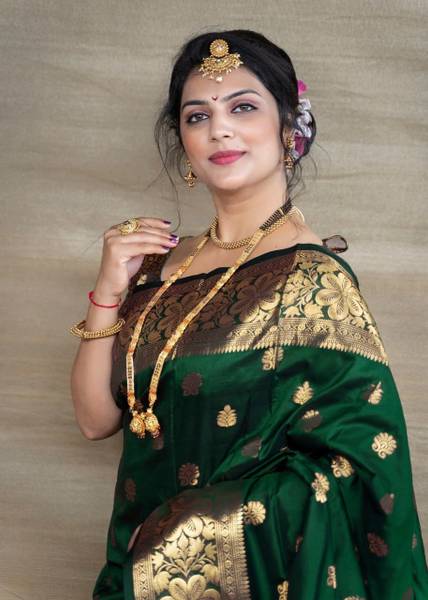 FONSIMO Self Design Bollywood Jacquard, Silk Blend Saree