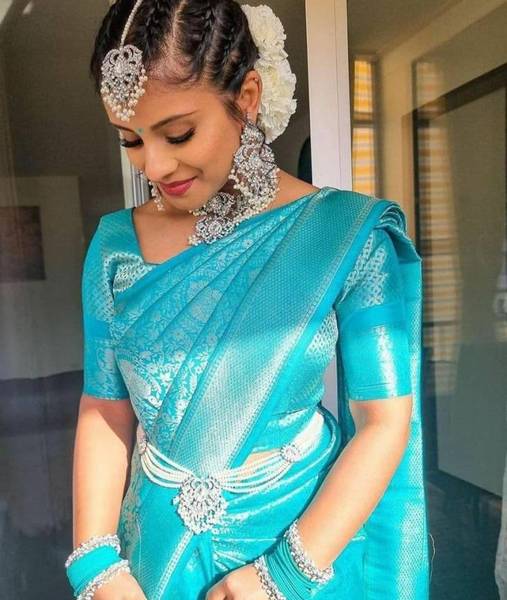 KanjiQueen Woven Kanjivaram Silk Blend Saree