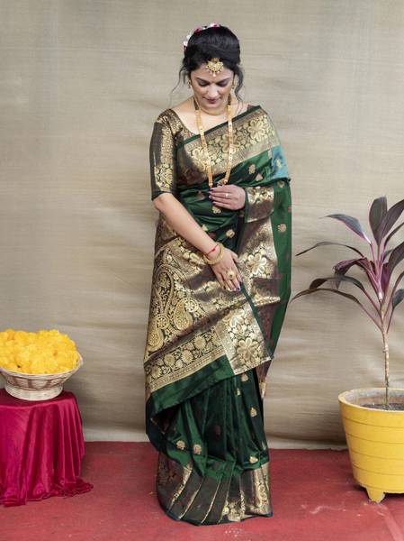 Starly Woven Kasavu Pure Silk, Art Silk Saree