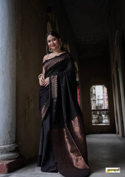 AVANTIKA FASHION Woven Kanjivaram Pure Silk, Art Silk Saree