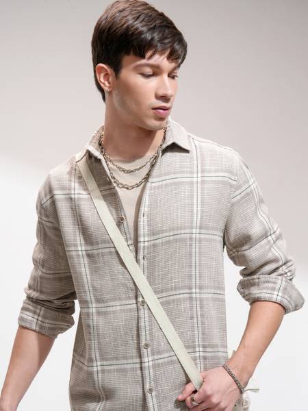 HIGHLANDER Men Checkered Casual Grey Shirt