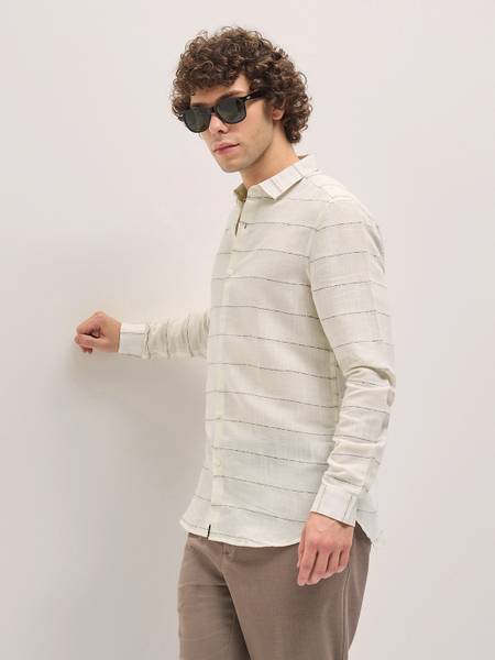 THE BEAR HOUSE Men Striped Casual White Shirt