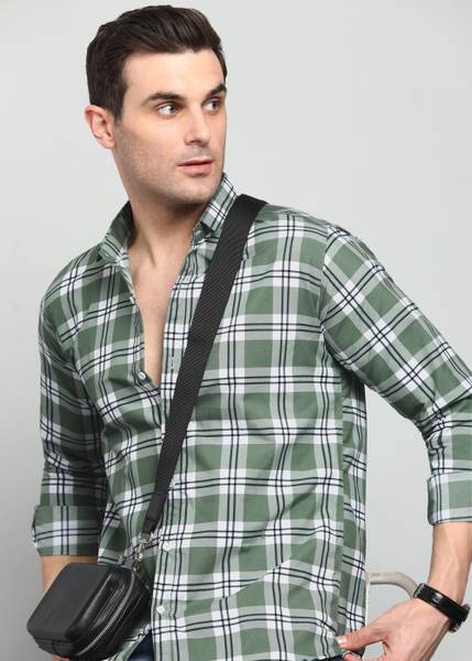 U TURN Men Checkered Casual Green Shirt