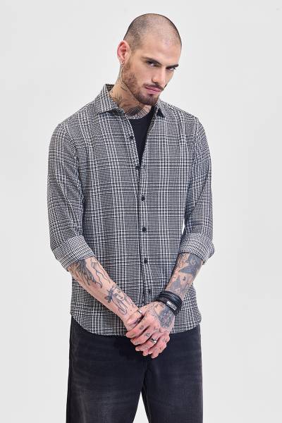 Snitch Men Checkered Casual Black Shirt