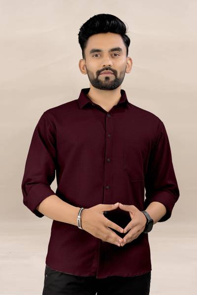 BONDEYE FASHION Men Solid Casual Maroon Shirt