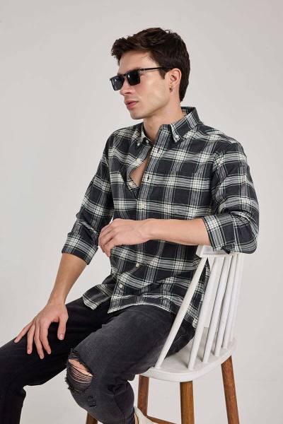 Snitch Men Checkered Casual Grey Shirt