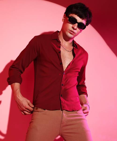 CAMPUS SUTRA Men Solid Casual Maroon Shirt