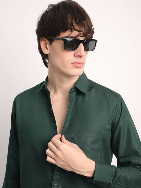 Voroxy Men Solid Casual Dark Green Shirt