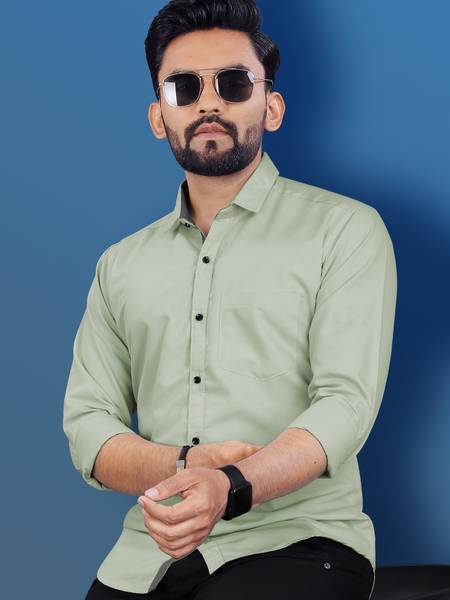 VeBNoR Men Solid Casual Light Green Shirt