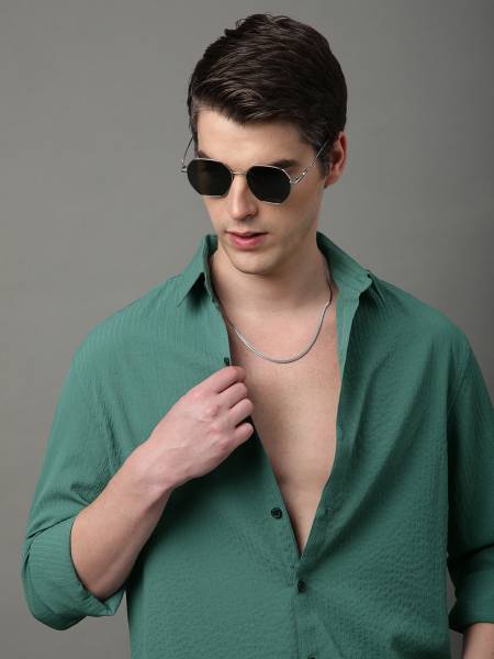 Voroxy Men Solid Casual Green Shirt