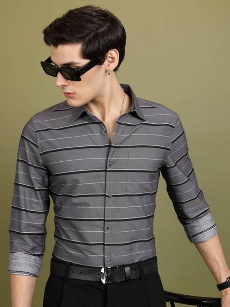 HIGHLANDER Men Checkered Casual Grey Shirt