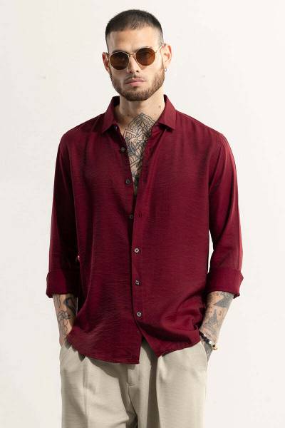 Snitch Men Solid Casual Maroon Shirt