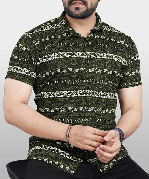 VeBNoR Men Printed Casual Green Shirt