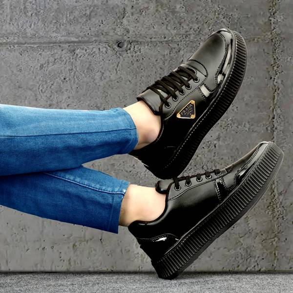 Ulazo Stylish Partywear Outdoor Trending Good Looking Fancy Canvas Sneakers For Men